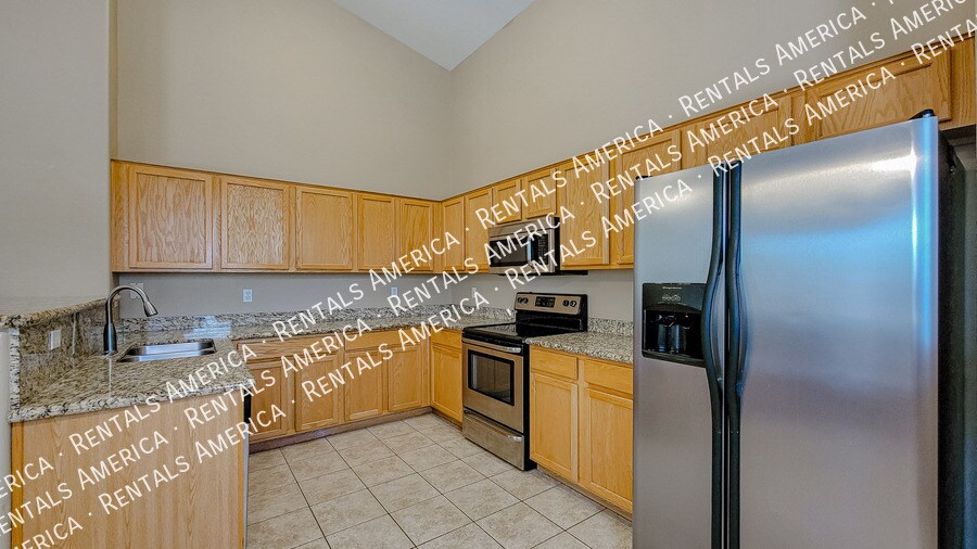 Building Photo - 12512 W Glenrosa Dr