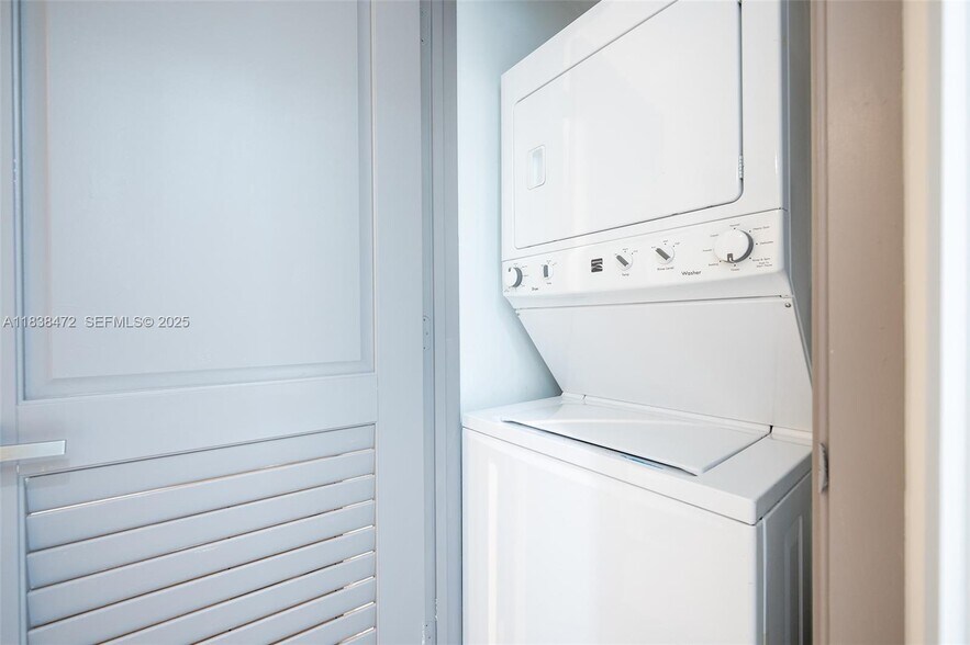 Building Photo - 1080 Brickell Ave