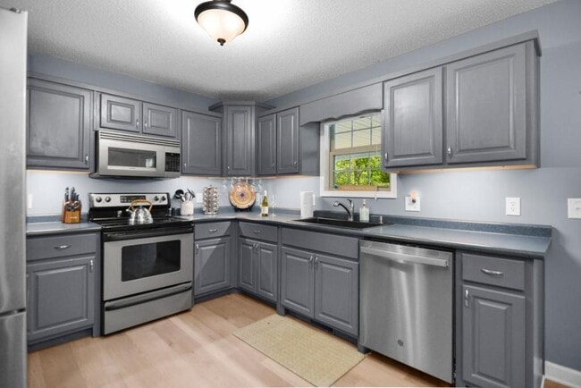 Building Photo - 78 Bluebird Ln