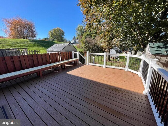 Building Photo - 105 Long Meadow Ct