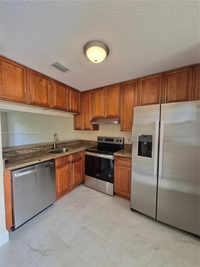 Building Photo - 10905 Royal Palm Blvd