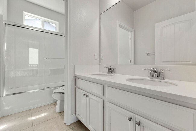 Building Photo - 3 Bed, 3 Bath East Garrison