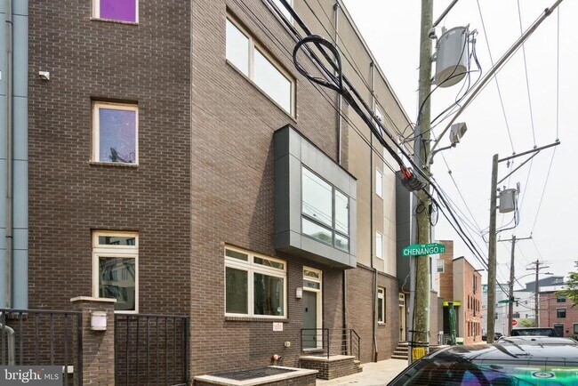 Building Photo - 1102 Hope St