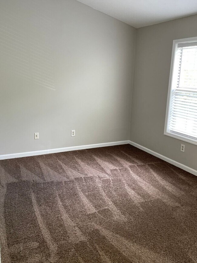 Building Photo - Remodeled Updated Townhome in Great Kennesaw Location! Near Kennesaw State University, Interstate...