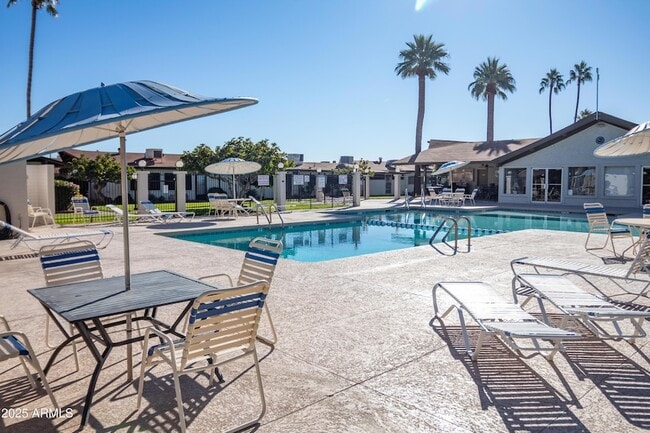 Building Photo - 6721 E McDowell Rd