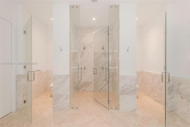 Building Photo - 2821 S Bayshore Dr