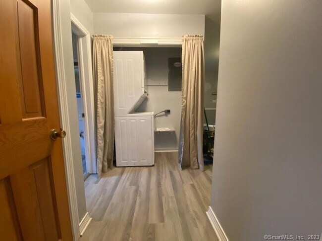 Building Photo - 247 Felt Rd