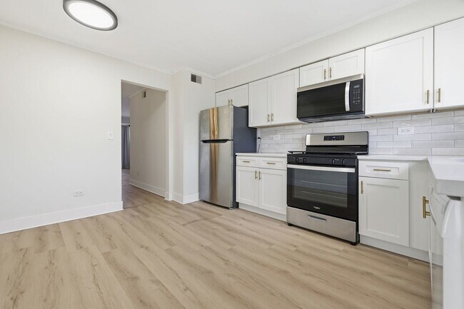 Building Photo - 382 Oak Trails Rd