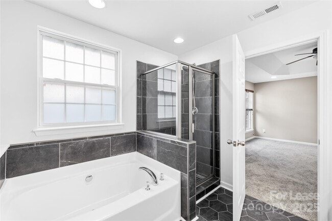 Building Photo - 834 Daly Cir