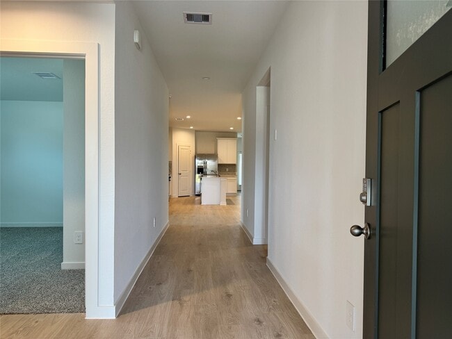 Building Photo - 30434 Canterbury Fields Dr