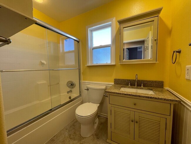 Building Photo - Oxnard | Seabreeze Gated Community | 3 Bedroom + 2.5 Bathroom | Corte Las Holas