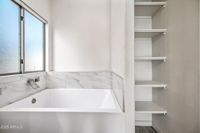 Building Photo - 1704 S 79th Glen