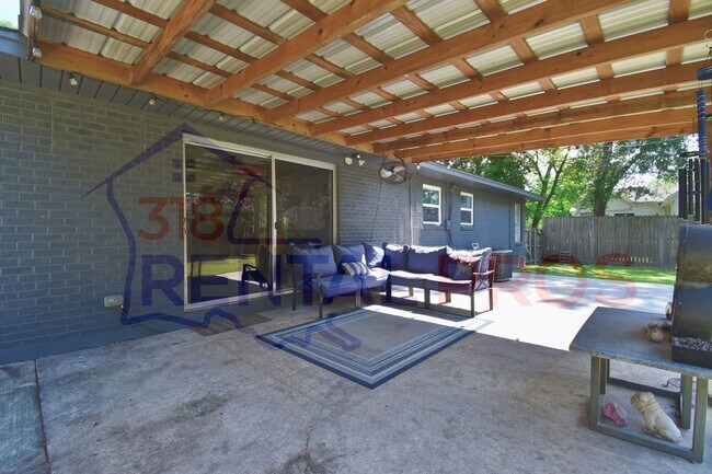Building Photo - 4 Bed, 3 Bath Home in Ruston