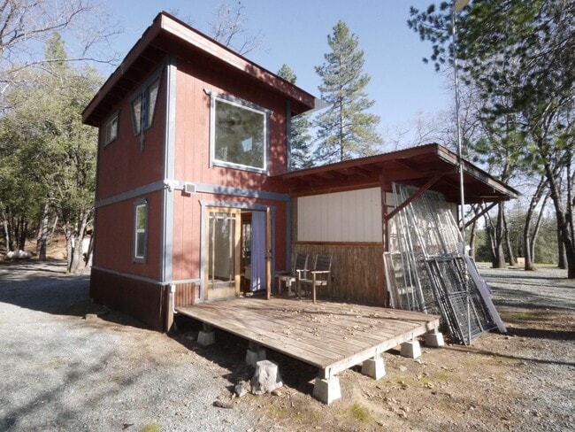 Building Photo - 916 Simpson Rd