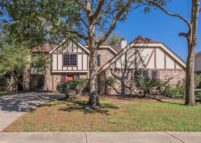 Building Photo - 2722 Carmel Woods Dr