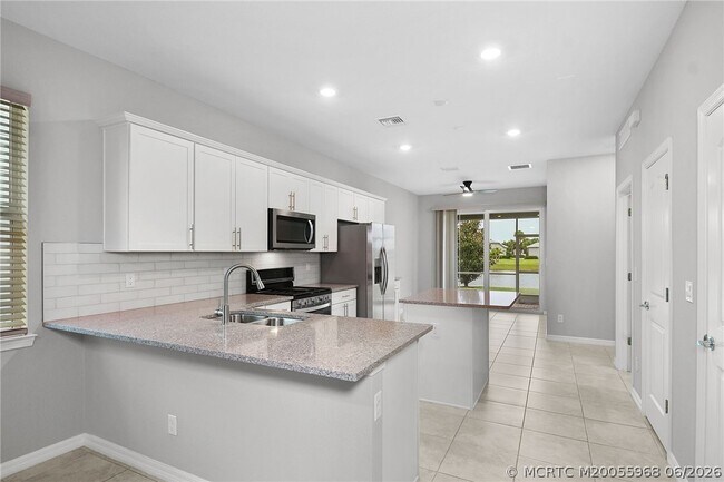 Building Photo - 10214 SW Captiva Dr