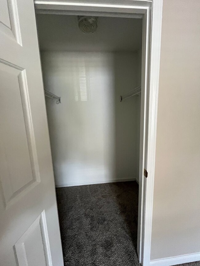 Building Photo - 2 Bedroom, 2 Bath, Third Floor Condo for L...