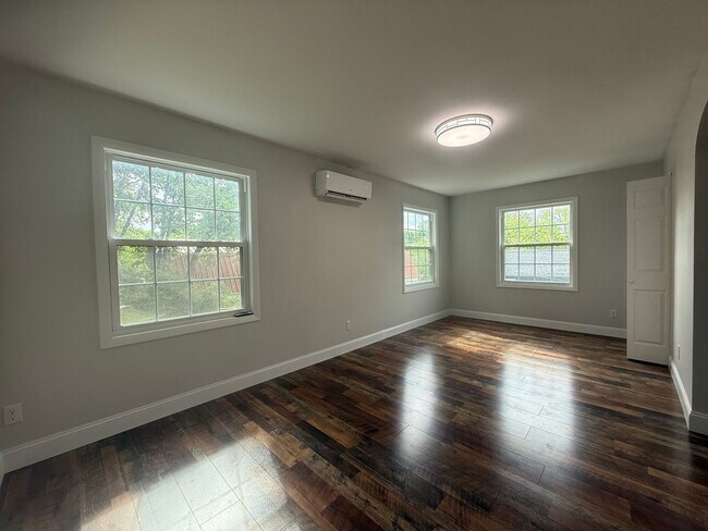 Building Photo - 590-594 North St Newport TN 37821