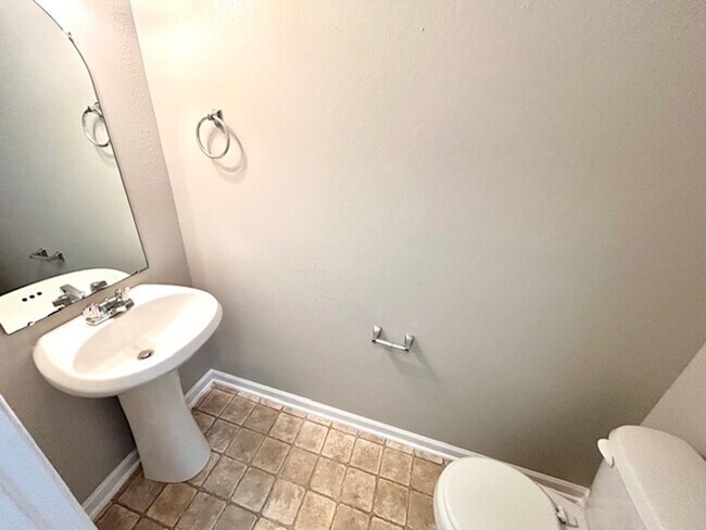 Building Photo - New Move In Special-$300 off first month's rent. Move In Ready Home in Prime Madison Location!