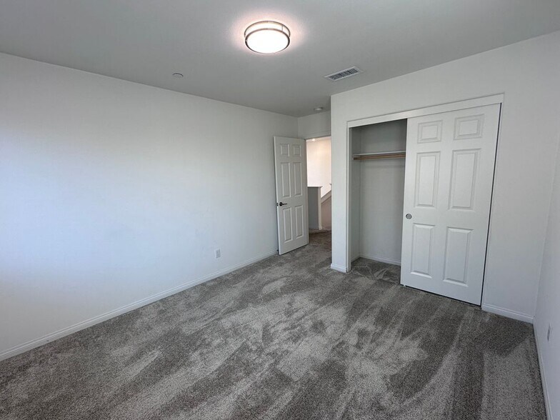 Building Photo - 335 S Carson Ct