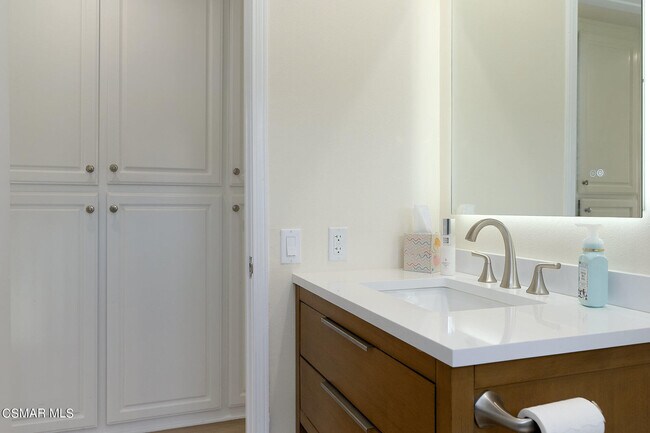 Building Photo - 5557 Adelina Ct