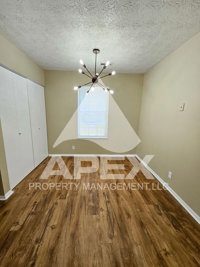 Building Photo - Nice 3Bd 1.5 Townhouse in WEST KNOX off Ce...