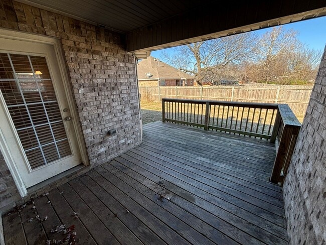 Building Photo - NEW APPLIANCES TO COME!! Gorgeous Single Family Home Off Of Mount Comfort Road!