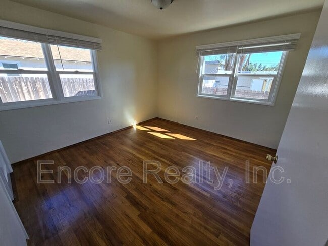 Building Photo - 588 1/2 McIntosh St