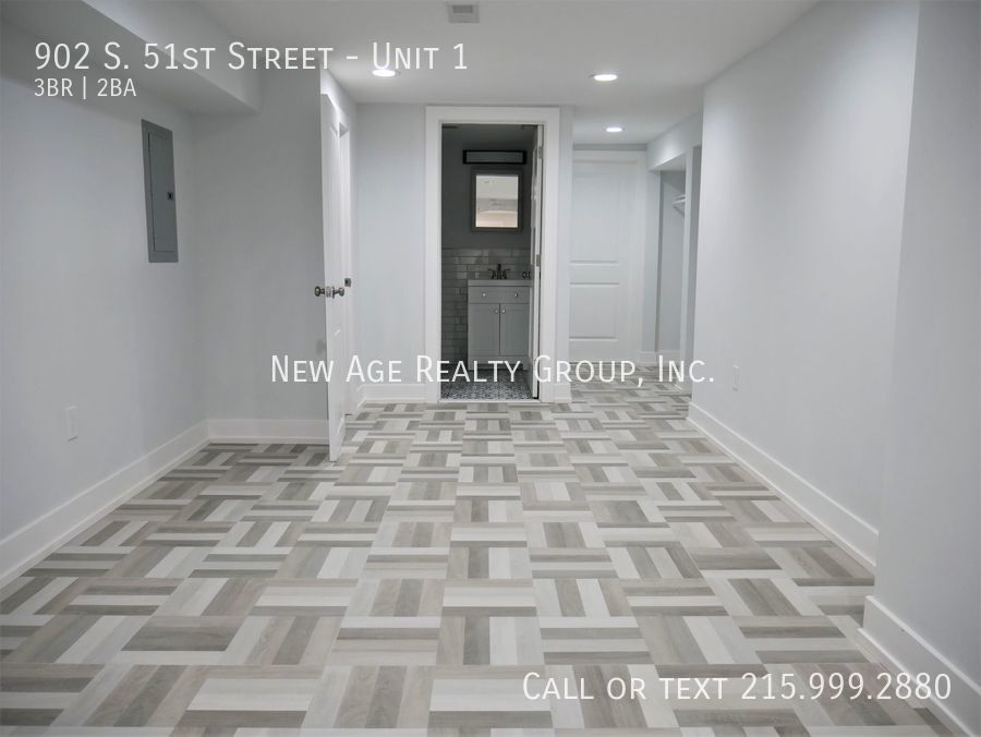 Building Photo - 902 S 51st St