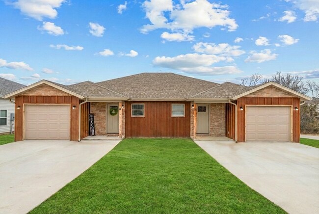 Building Photo - Luxury Lake Living Starts Here – Brand-New 2 Bed, 2 Bath Duplex in Kimberling City