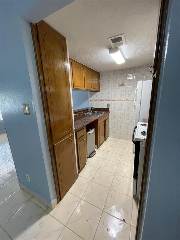 Building Photo - 1405 Shadowdale Dr