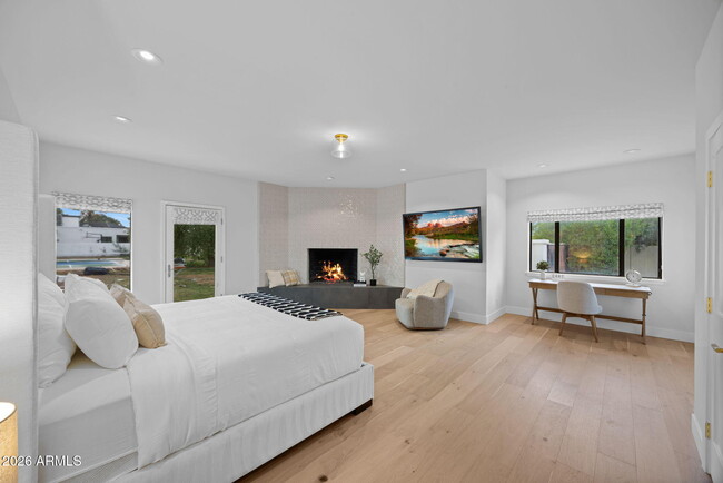 Building Photo - 10111 E Cholla St