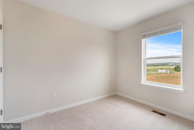 Building Photo - 572 Union St