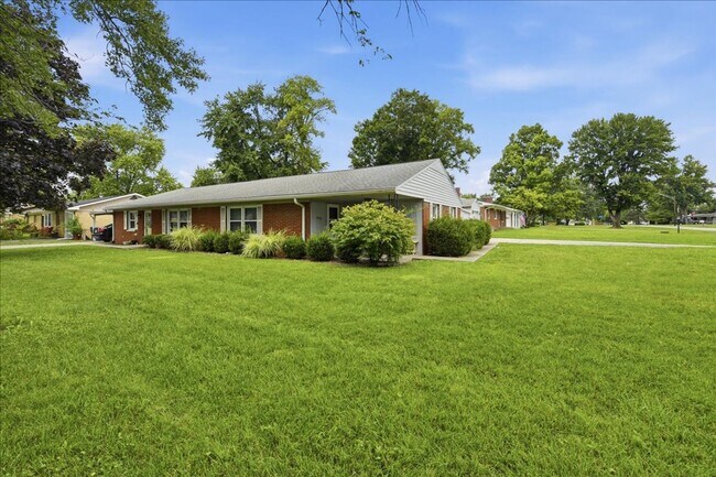 Building Photo - 5420 N Sadlier Dr