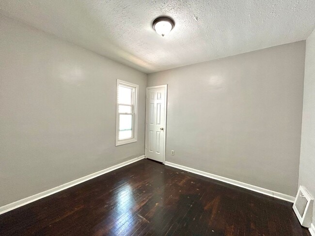 Building Photo - Two Bedroom Home in Muskegon