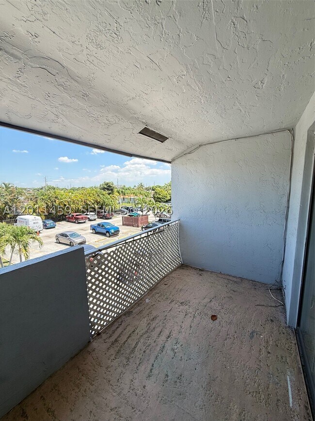 Building Photo - 1755 W 60th St