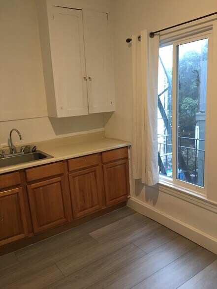 Building Photo - 489 14th St