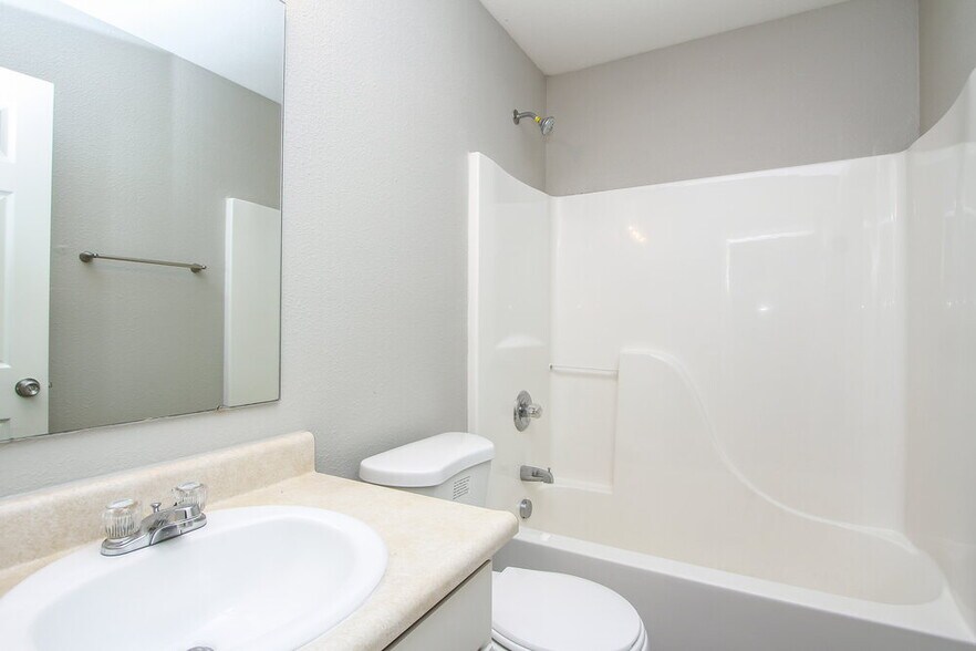 Building Photo - 9016 Hosta Way