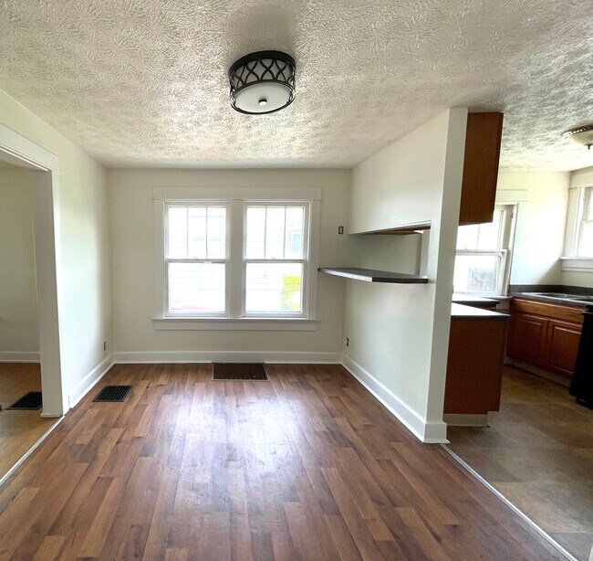 Building Photo - 1226 Edward Dr