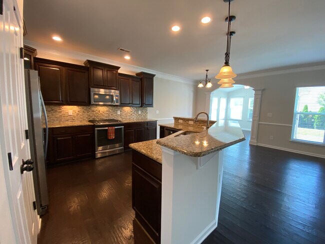 Building Photo - 2076 Waverly Ct