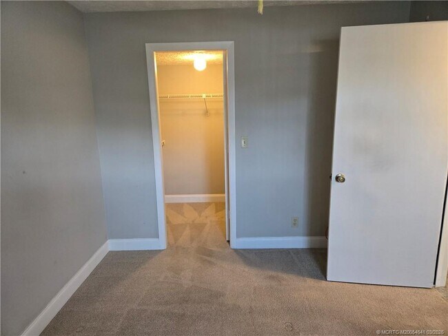 Building Photo - 2950 SE Ocean Blvd