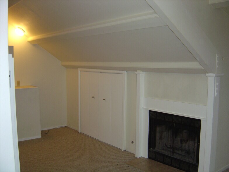 Building Photo - 1441 Lincoln Ave