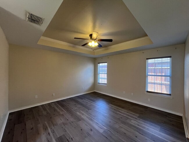 Building Photo - BRICK HOME QUICK COMMUTE TO CROSSTOWN SOUTH