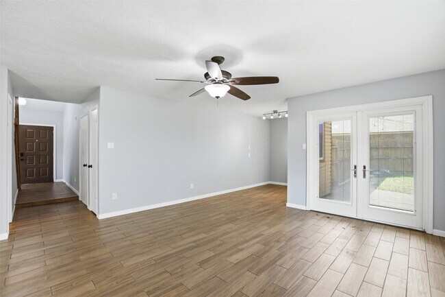 Building Photo - 7235 Battle Hills Dr