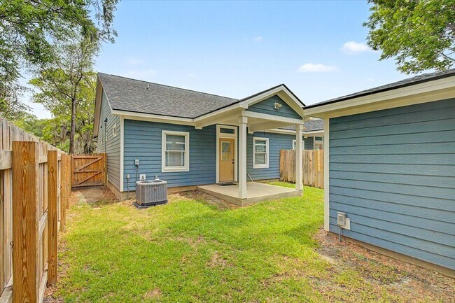 Building Photo - SECTION 8 WELCOME!! - 3 bedroom recently built - $250 gift card special