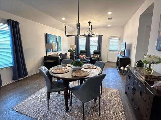Building Photo - 504 Sandringham Lp