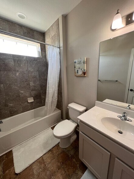 Building Photo - 601 Freeman Dr