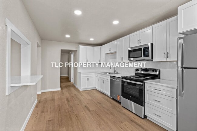 Building Photo - 227 S 6th St