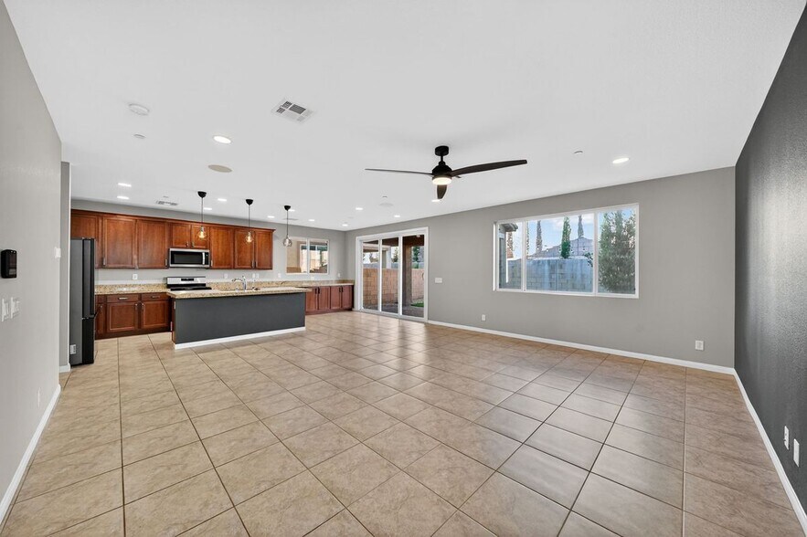 Building Photo - 8909 Wallner St