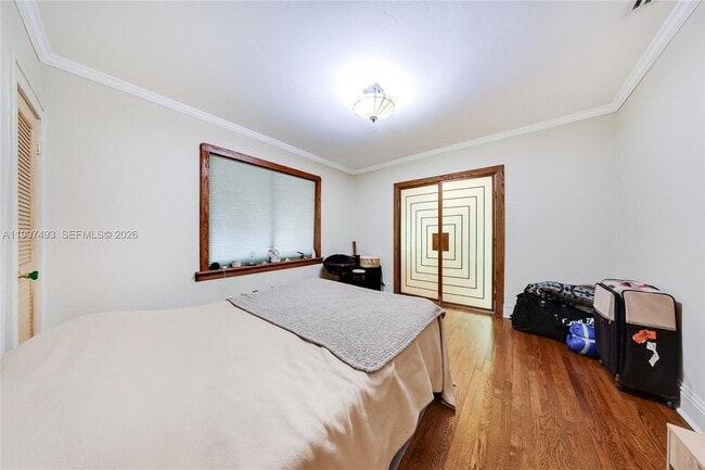 Building Photo - 521 NE 74th St